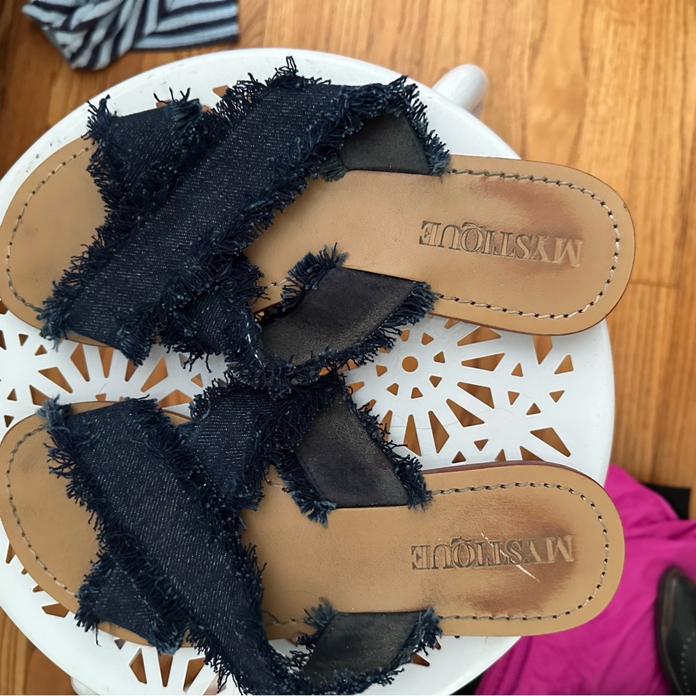 Lightly worn, a denim color straps